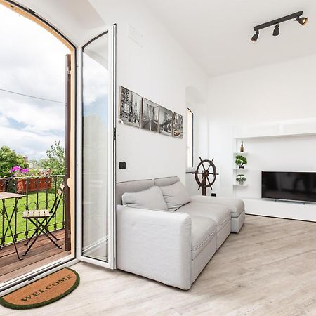 Spacious 3-Bedroom Apartment - 10 Min To City Center & 5 Min To Gaslini Hospital เจนัว ภายนอก รูปภาพ