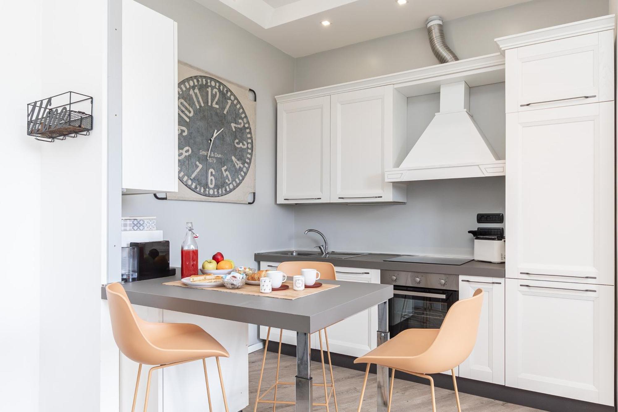 Spacious 3-Bedroom Apartment - 10 Min To City Center & 5 Min To Gaslini Hospital เจนัว ภายนอก รูปภาพ