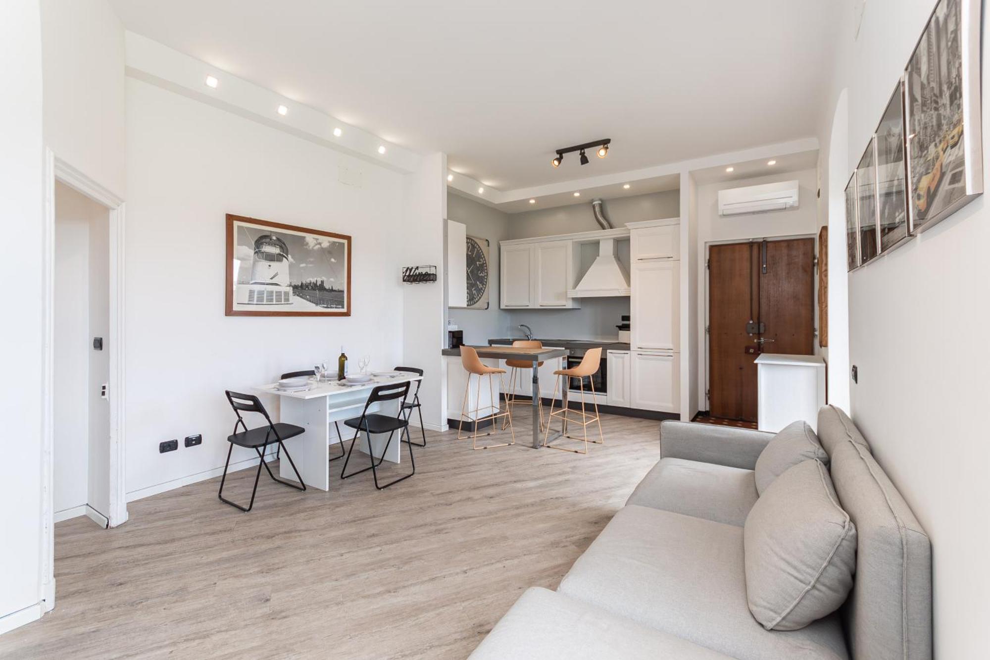 Spacious 3-Bedroom Apartment - 10 Min To City Center & 5 Min To Gaslini Hospital เจนัว ภายนอก รูปภาพ