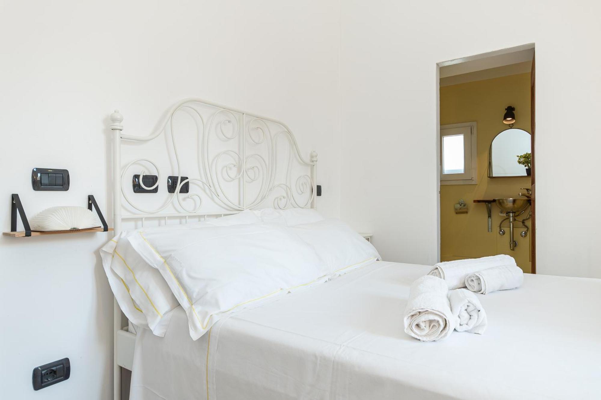Spacious 3-Bedroom Apartment - 10 Min To City Center & 5 Min To Gaslini Hospital เจนัว ภายนอก รูปภาพ