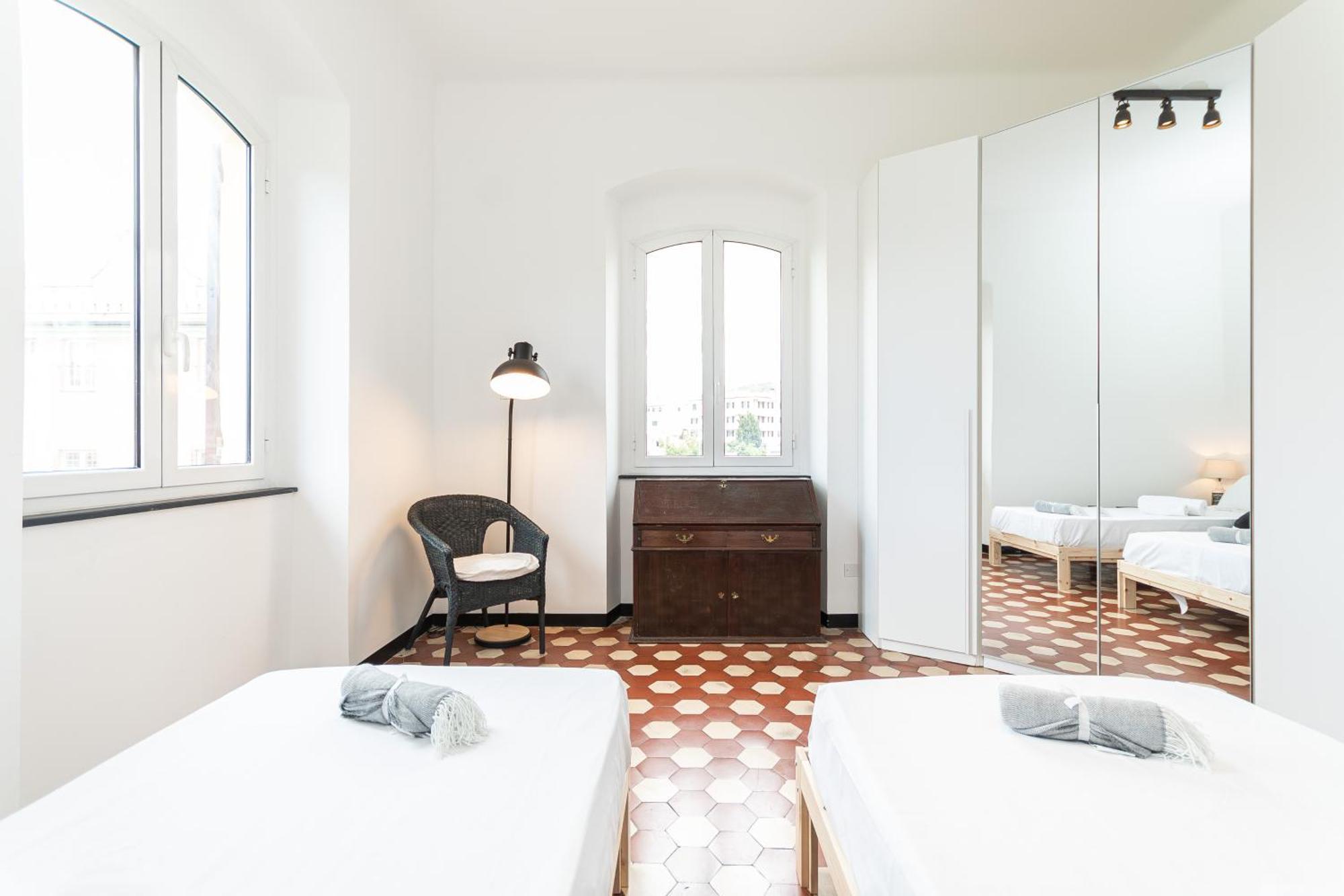 Spacious 3-Bedroom Apartment - 10 Min To City Center & 5 Min To Gaslini Hospital เจนัว ภายนอก รูปภาพ