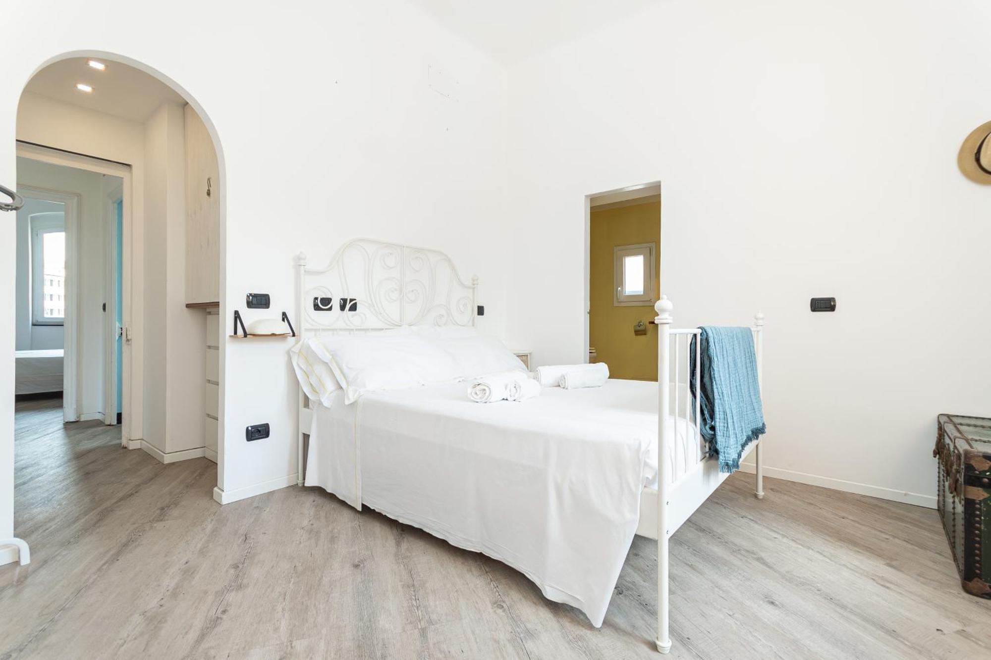 Spacious 3-Bedroom Apartment - 10 Min To City Center & 5 Min To Gaslini Hospital เจนัว ภายนอก รูปภาพ