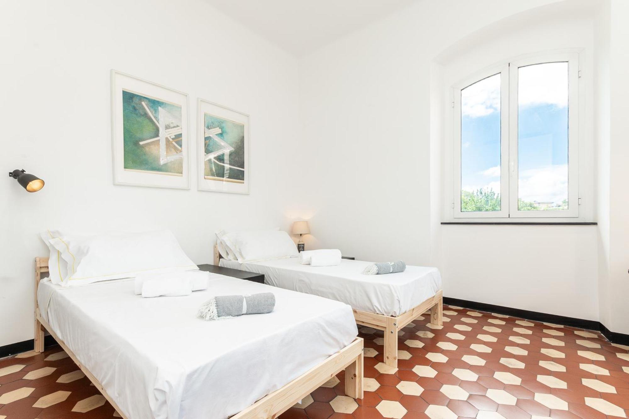 Spacious 3-Bedroom Apartment - 10 Min To City Center & 5 Min To Gaslini Hospital เจนัว ภายนอก รูปภาพ