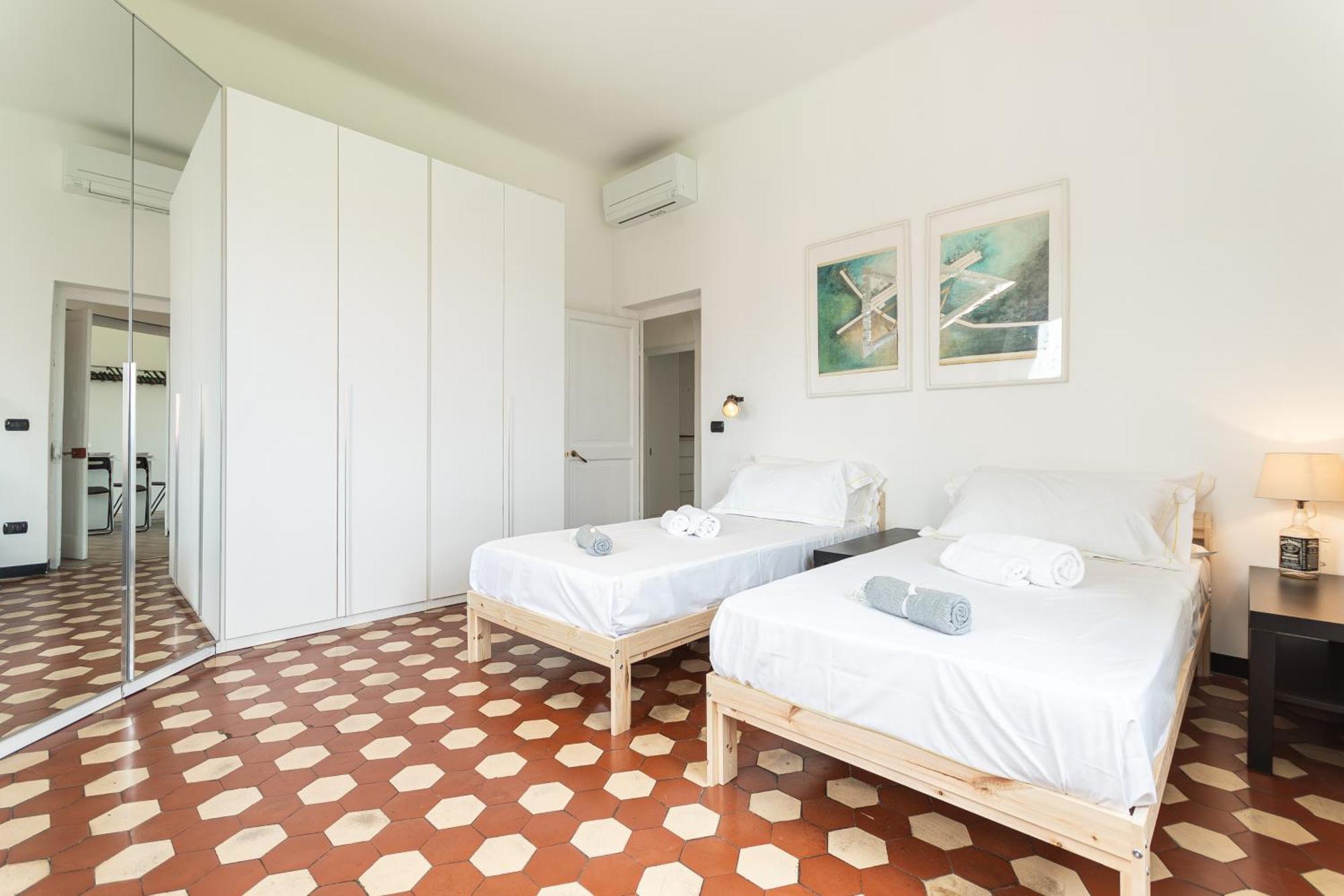 Spacious 3-Bedroom Apartment - 10 Min To City Center & 5 Min To Gaslini Hospital เจนัว ภายนอก รูปภาพ