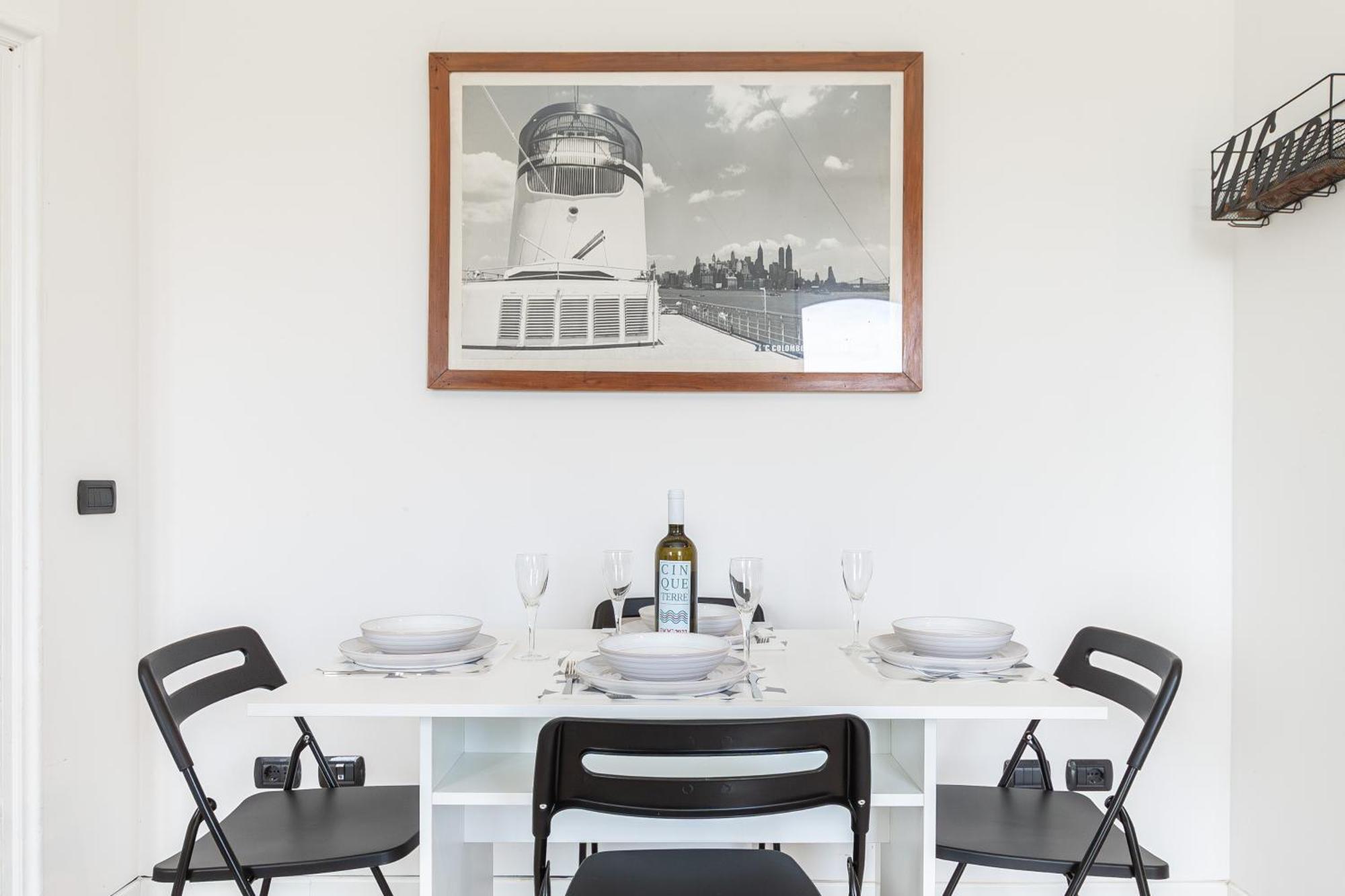Spacious 3-Bedroom Apartment - 10 Min To City Center & 5 Min To Gaslini Hospital เจนัว ภายนอก รูปภาพ