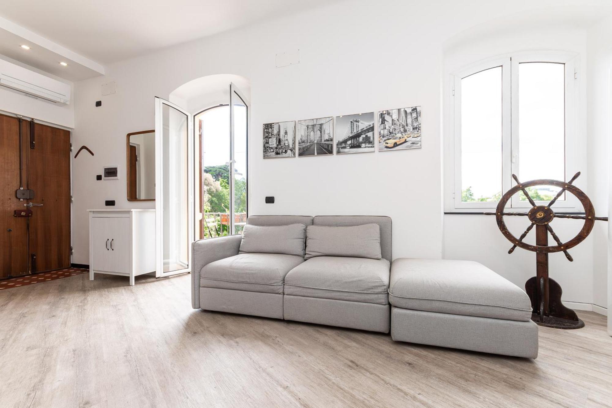 Spacious 3-Bedroom Apartment - 10 Min To City Center & 5 Min To Gaslini Hospital เจนัว ภายนอก รูปภาพ